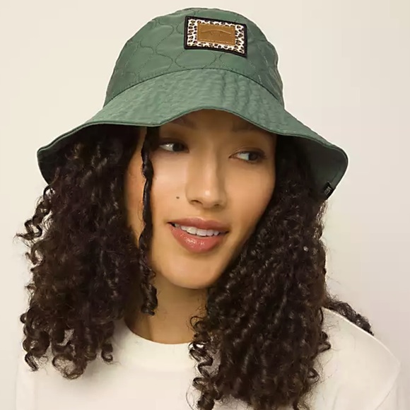 VANS Animal Mix Bucket Hat - Picture 1 of 7
